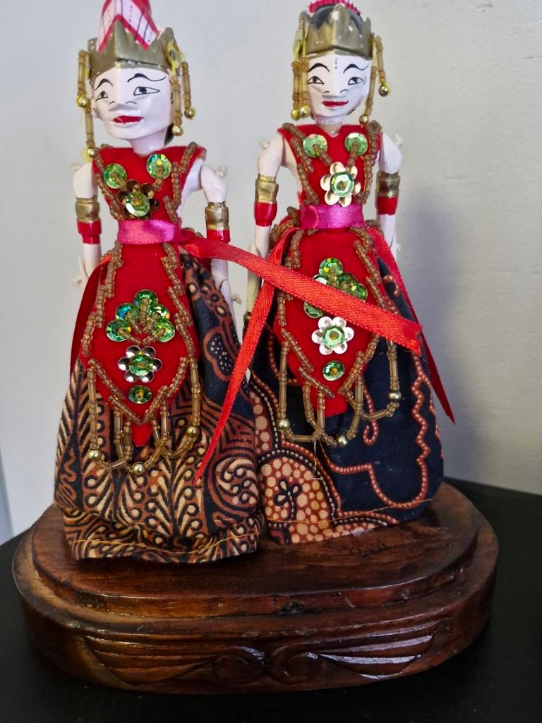 te koop:poppen duo op sokkel, Ophalen