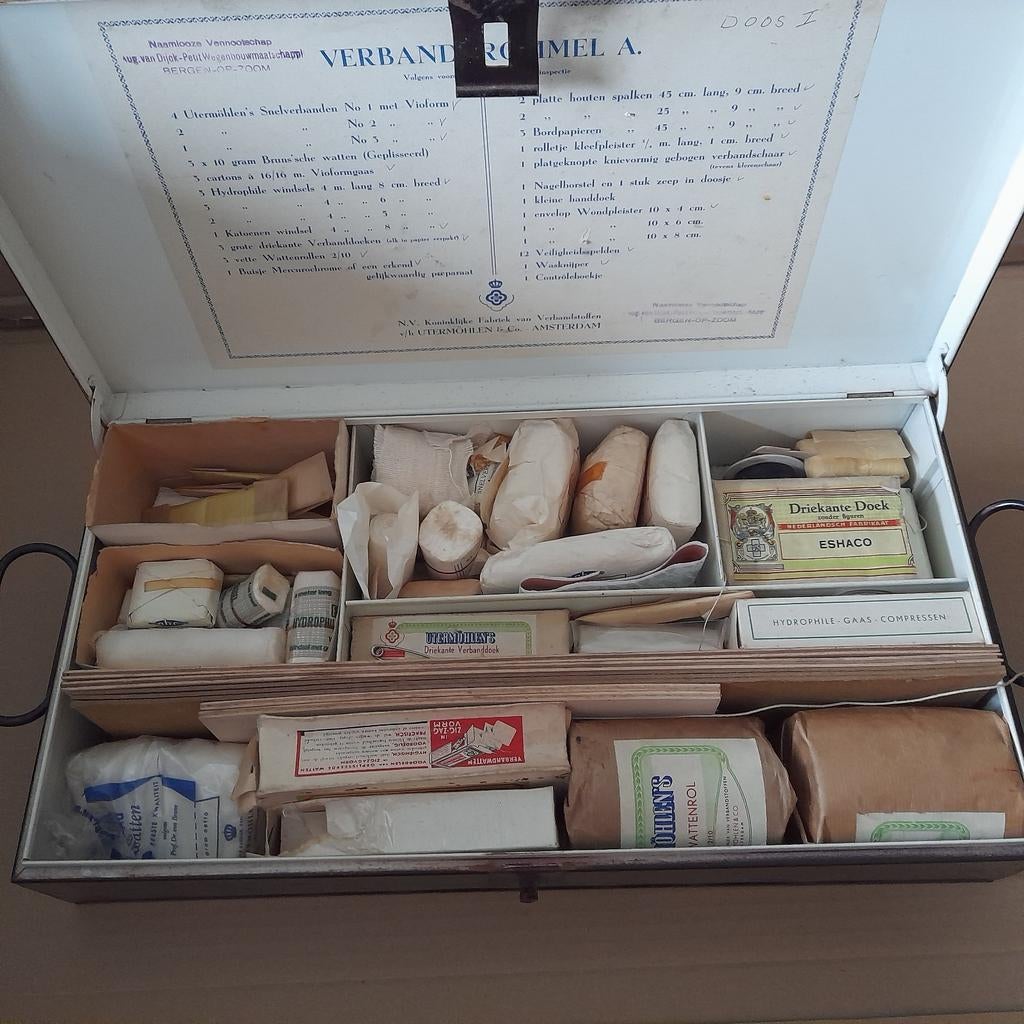 Verzameling verbandmiddelen in Utermöhlen's  verbandtrommel, Ophalen of Verzenden, Gebruikt