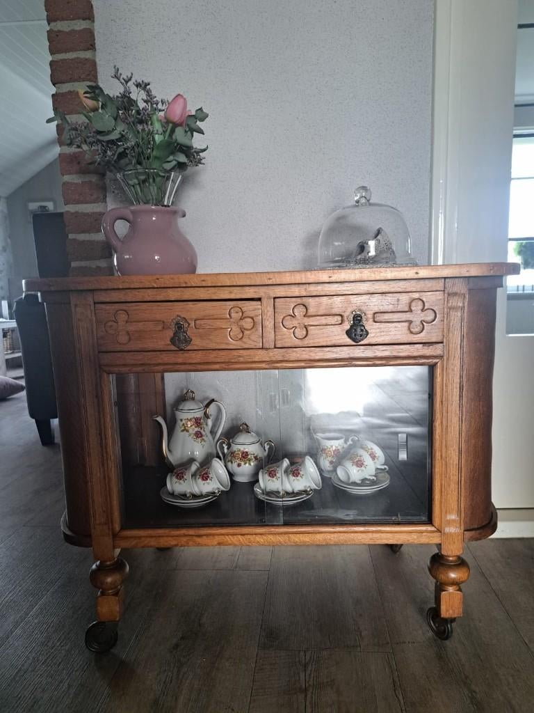 Vintage theekastje op wieltjes, Ophalen