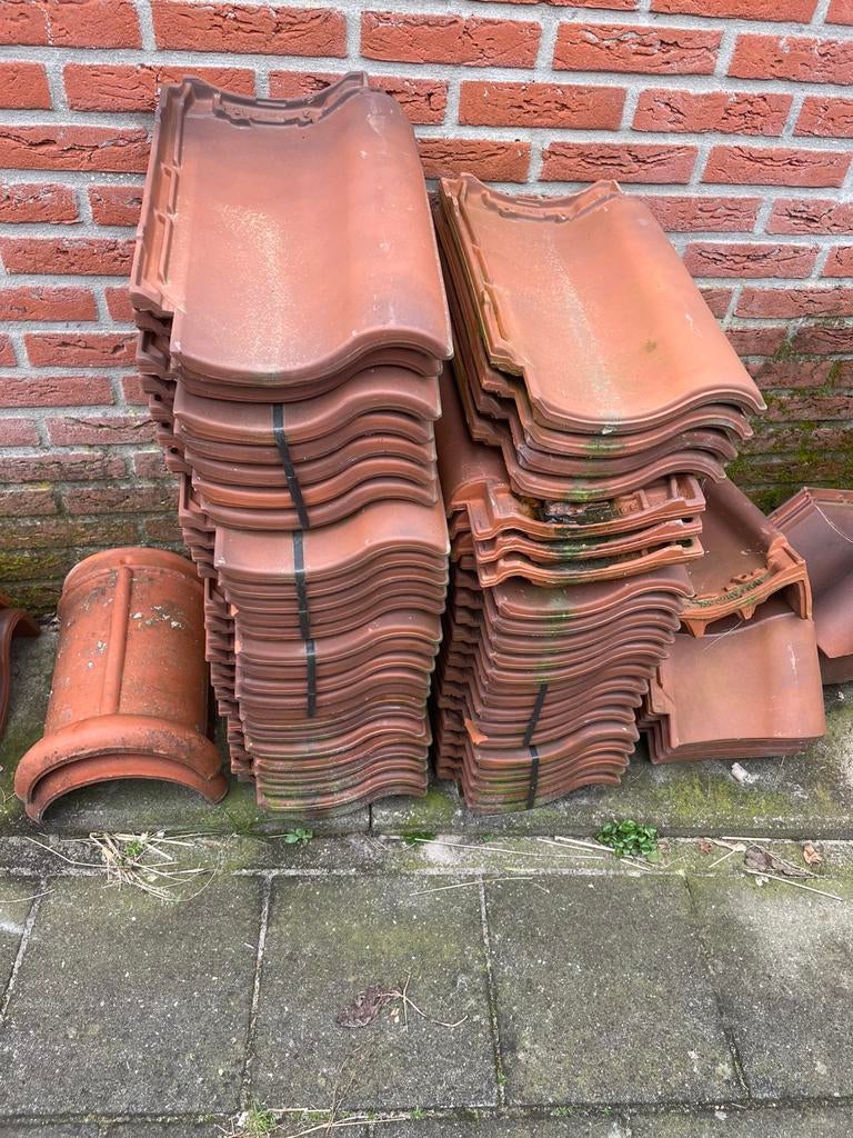 48x VH dakpan  + nokvorst + kantpan, Doe-het-zelf en Verbouw, Dakpannen en Dakbedekking, Ophalen, Steen of Klei, Zwart, Zo goed als nieuw