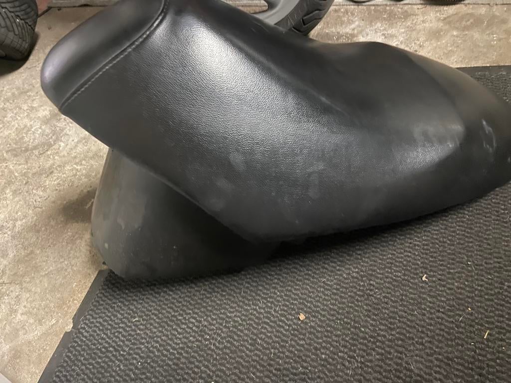 Peugeot VivaCity 2-takt  Zadel + buddy + tank – set €40, Ophalen of Verzenden, Gebruikt, Zadel, Peugeot