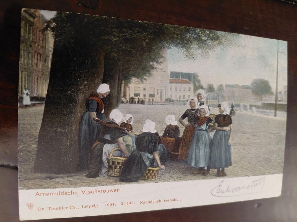 ARNEMUIDSCHE VISCHVROUWEN in Klederdracht  Stempel NEUZEN, Ophalen of Verzenden, Voor 1920, Gelopen, Zeeland