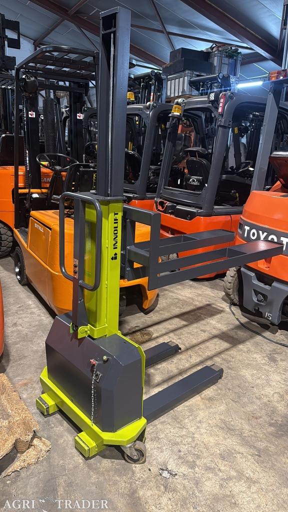Innolift meeneem Stapelaar nieuwe accu (nieuw prijs €5000), Zakelijke goederen, Machines en Bouw | Heftrucks en Intern transport