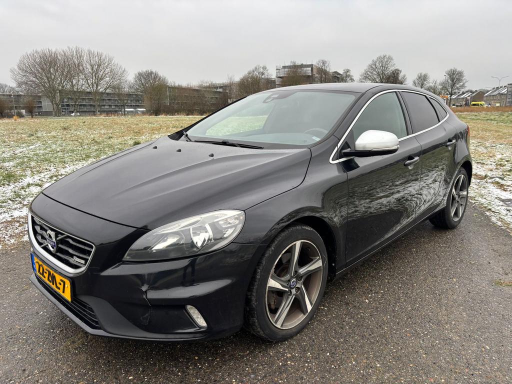 Volvo V40 1.6 T3 150PK 2013 Zwart, Auto's, Voorwielaandrijving, 1596 cc, 4 cilinders, Zwart