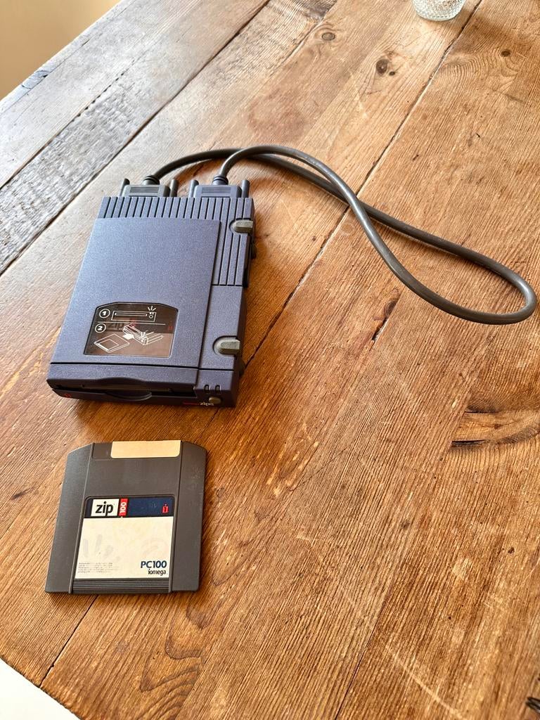 Iomega 100Mb External parallel  Zip Drive, Ophalen