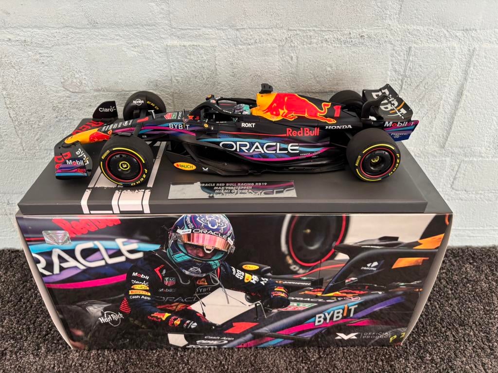 Max verstappen RB19 miami 2023 speciale uitgave 1:18, Verzamelen, Ophalen of Verzenden, Zo goed als nieuw, Formule 1
