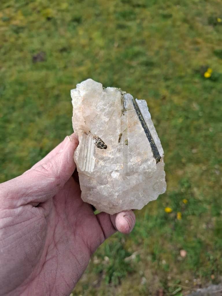 Groene toermalijn in kwarts, Verzamelen, Ophalen of Verzenden, Mineraal