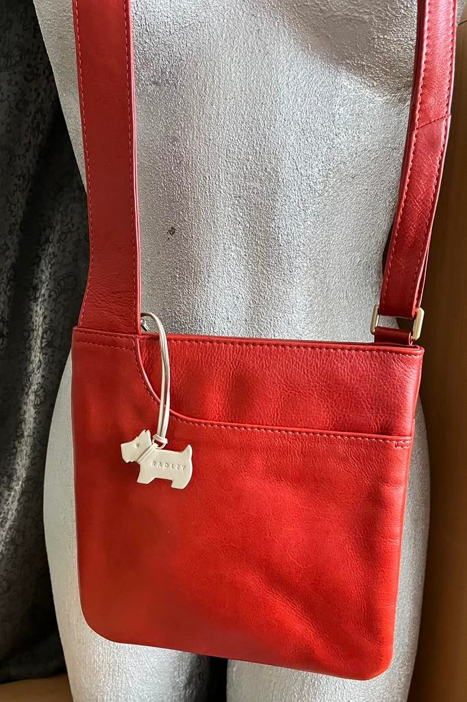 Radley rode leren tas(v), Sieraden, Tassen en Uiterlijk, Tassen | Damestassen, Ophalen of Verzenden, Nieuw, Rood, Schoudertasje