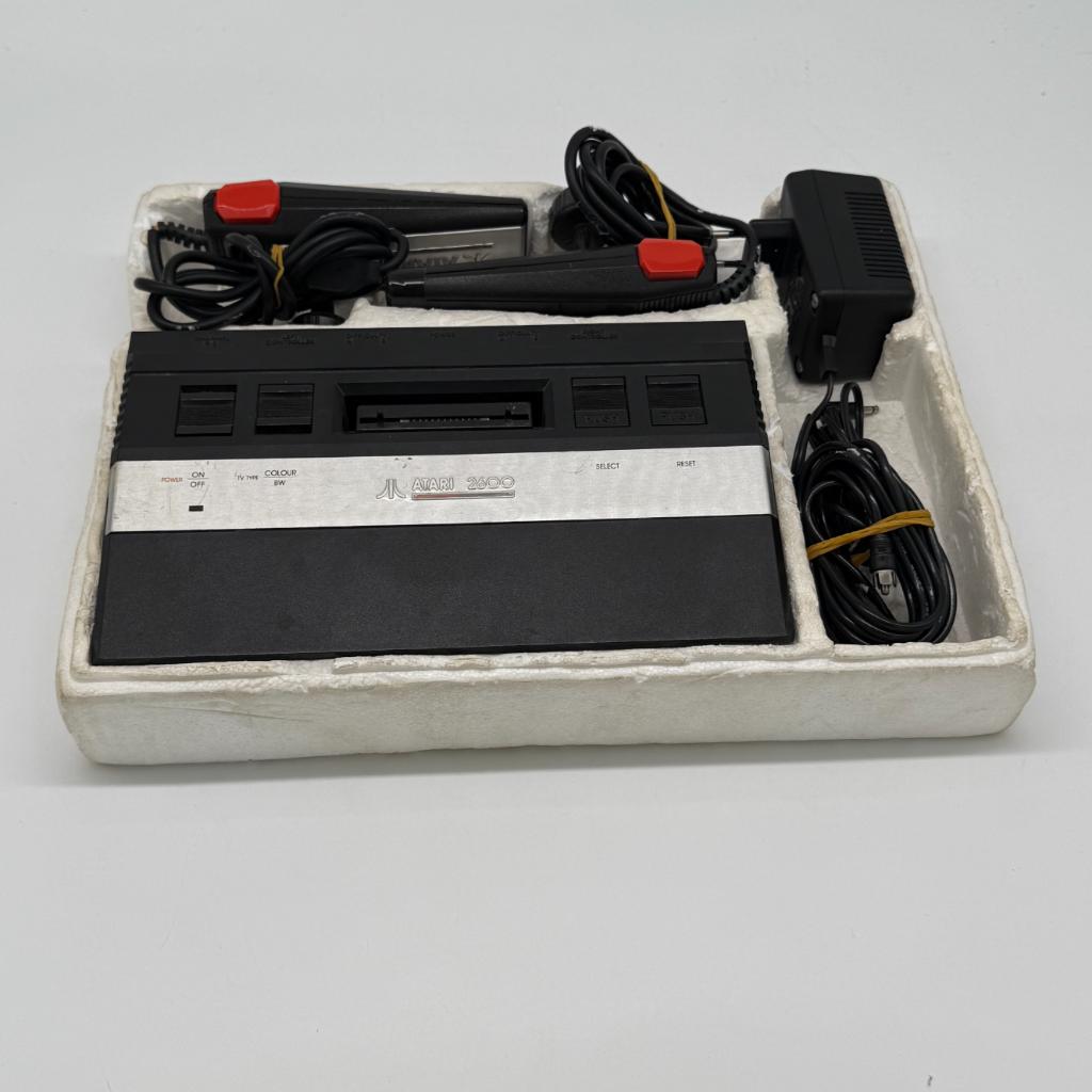 ATARI 2600 Console - met controllers + games, Met 2 controllers, Ophalen of Verzenden, Atari 2600, Gebruikt