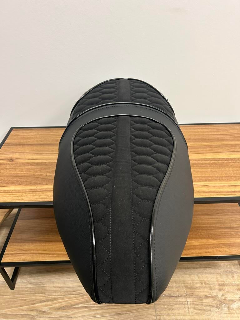 Custom zadel Piaggio Zip | Duo Seat Leer Suède, Fietsen en Brommers, Brommeronderdelen | Scooters, Ophalen of Verzenden, Nieuw