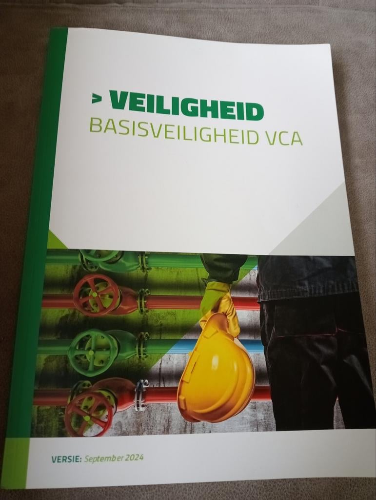 Leerboek VCA Basisveiligheid - Versie September 2024, Ophalen of Verzenden, Gamma, Zo goed als nieuw, Overige niveaus