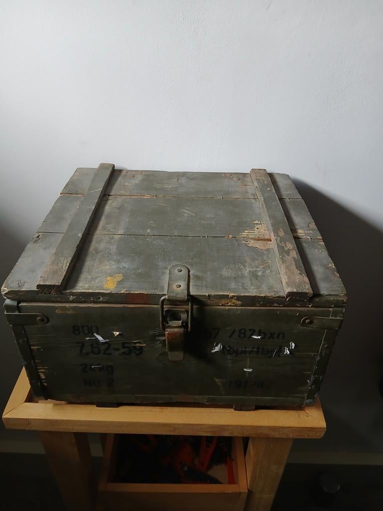 Oude militaire houten kist met 29 nieuwe cd's, Ophalen of Verzenden, Landmacht, Nederland, Kist of Geocache