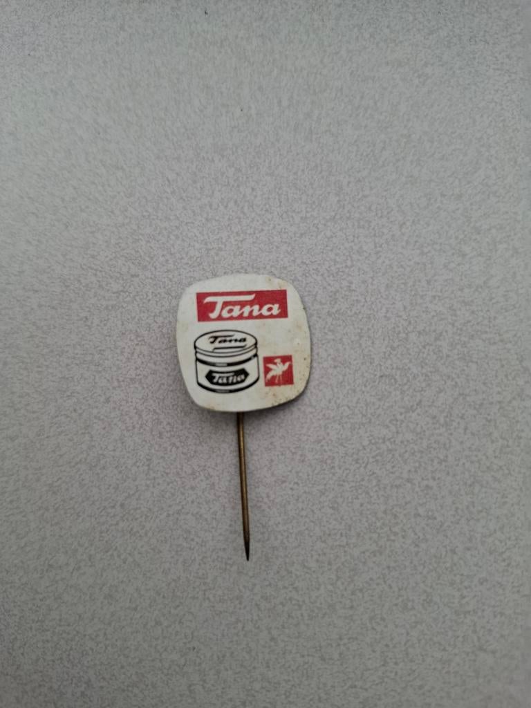 Vintage speldje pin prikker steekspeld Tana, Ophalen of Verzenden