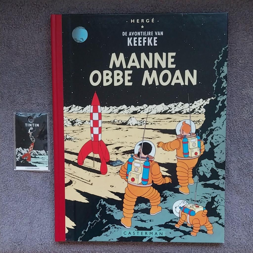 Kuifje anders talig Hasselt (Nederland) + Pin Tin Tin raket, Eén stripboek, Ophalen of Verzenden, Zo goed als nieuw