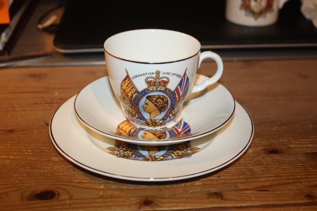 kroning Elisabeth 2   1953 ontbijtset, Ophalen of Verzenden, Servies