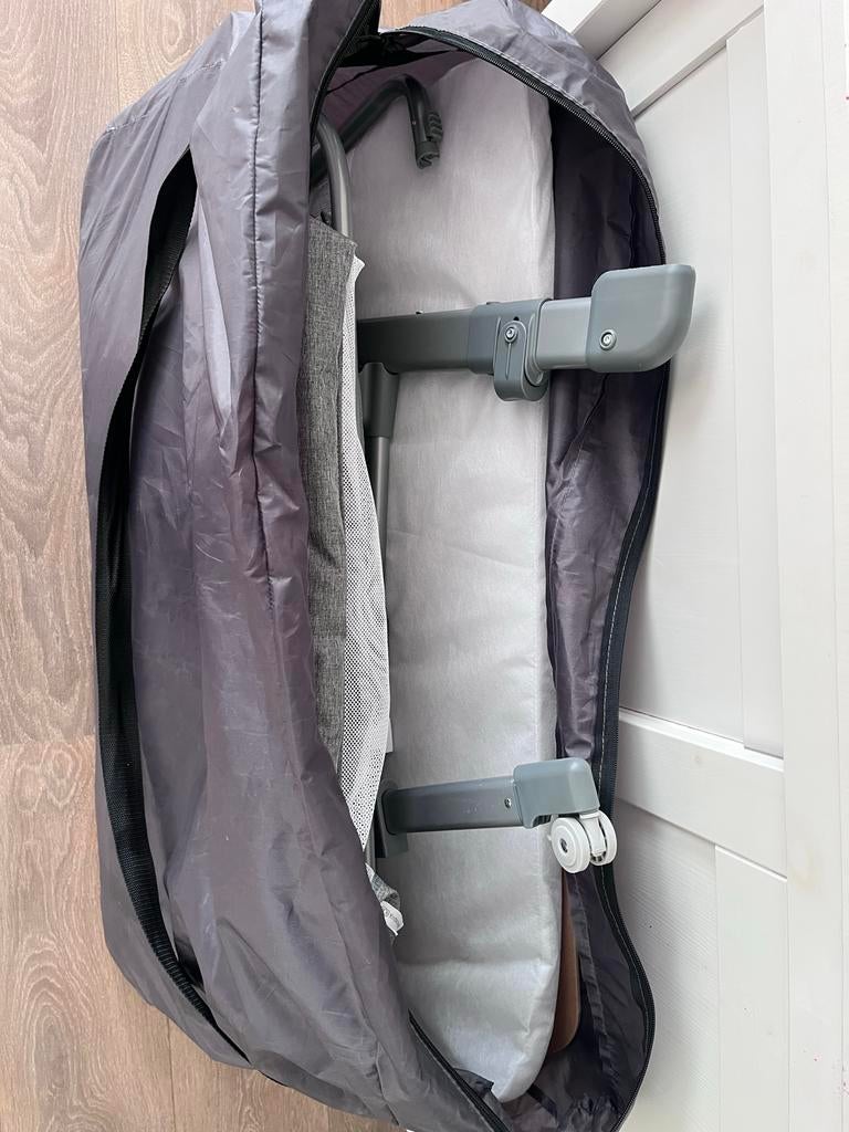 Kinderkraft co-sleeper met nieuw matrasje, Kinderen en Baby's, Babywiegjes en Ledikanten, Zo goed als nieuw, Wieg, Ophalen