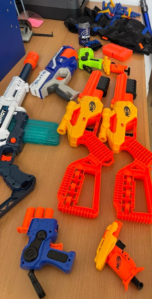 Complete Nerf set: pistolen, geweren, pijlen, vest & doel, Ophalen of Verzenden, Gebruikt