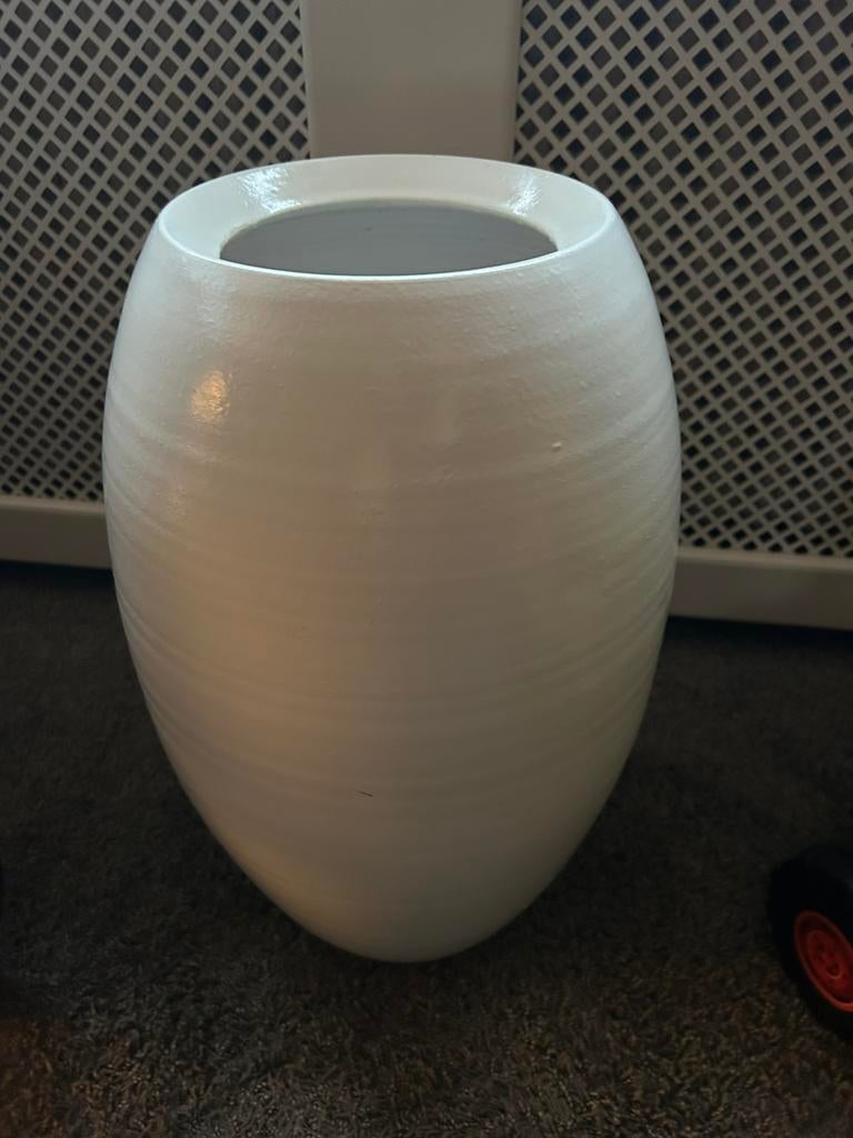 Wit/creme vaas 50 cm ophalen, Wit, Aardewerk of Porselein, Ophalen of Verzenden, Zo goed als nieuw