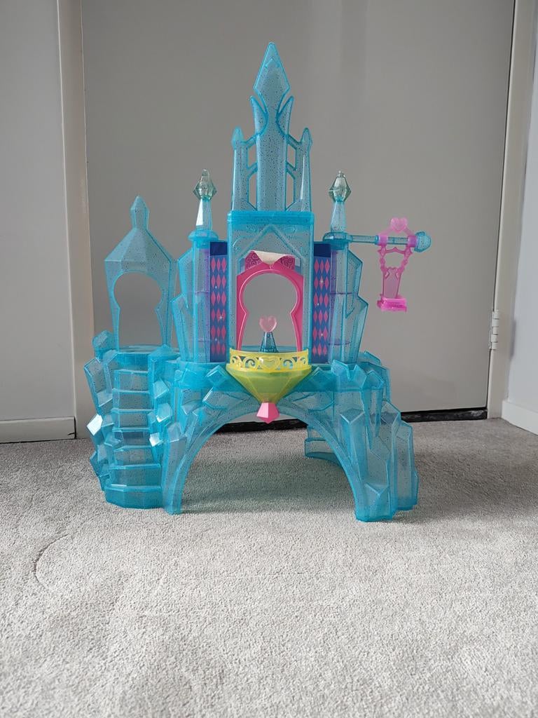My Little Pony Crystal Empire Kasteel met lichtjes, Ophalen