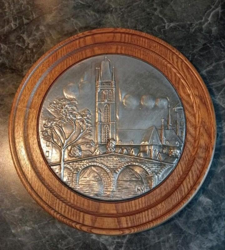 Plaquette Sint-Servaasbasiliek in Maastricht 24cm doorsnee, Ophalen