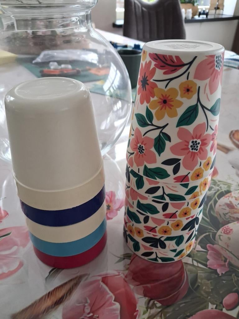 Tupperware bekers en bloemenbekers, Ophalen of Verzenden