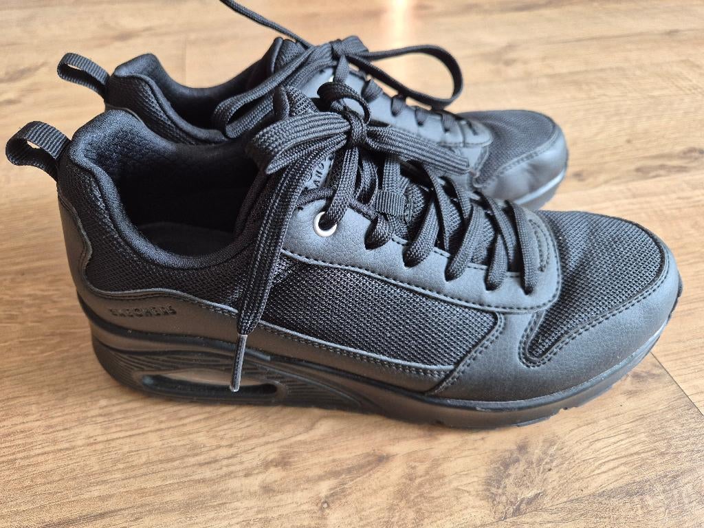 Sch45 - Nauwelijks gedragen zwarte Skechers maat 40 (1), Ophalen of Verzenden, Zo goed als nieuw, Zwart, Sneakers of Gympen
