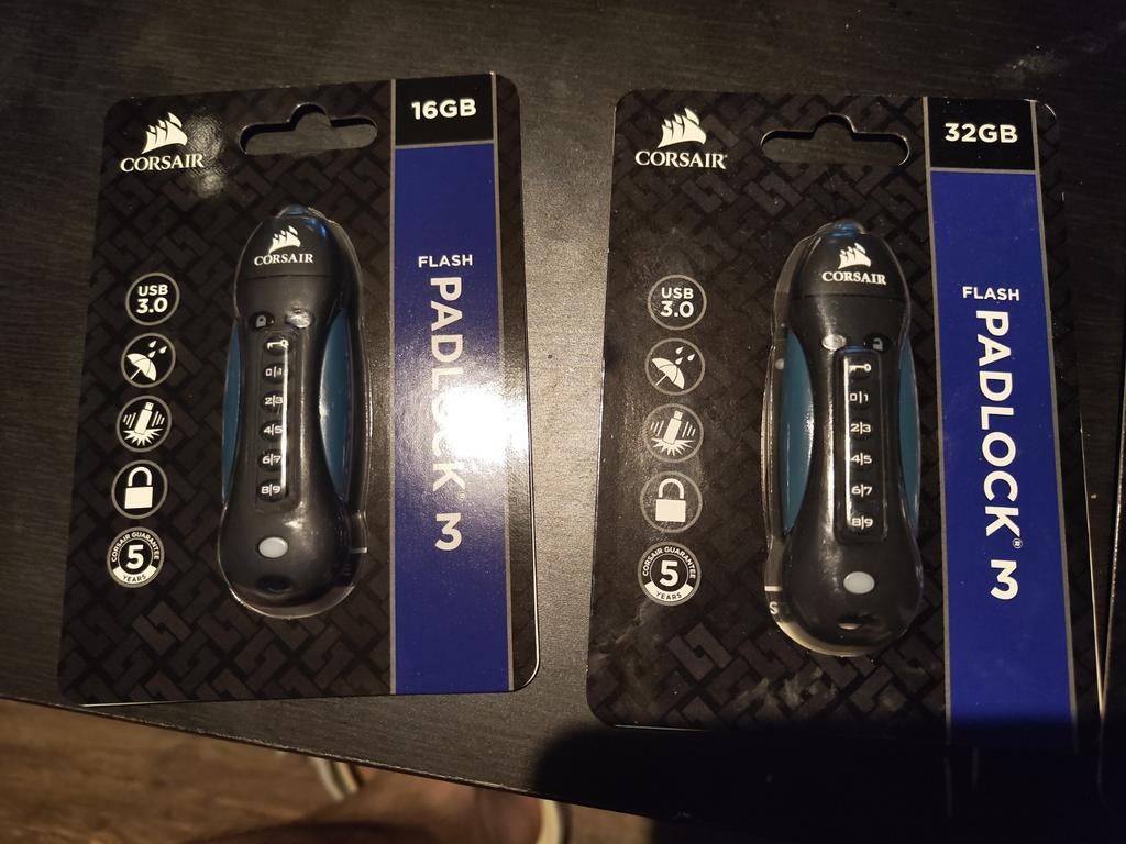 Corsair Padlock 3 - 16GB en 32GB, Computers en Software, USB Sticks, Ophalen of Verzenden, Nieuw, Overig, 32 GB