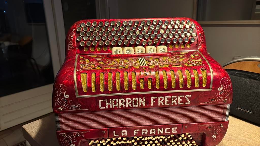 Charron Freres La France vintage accordeon, Muziek en Instrumenten, Overige merken, Gebruikt, Met riemen, 80-bas