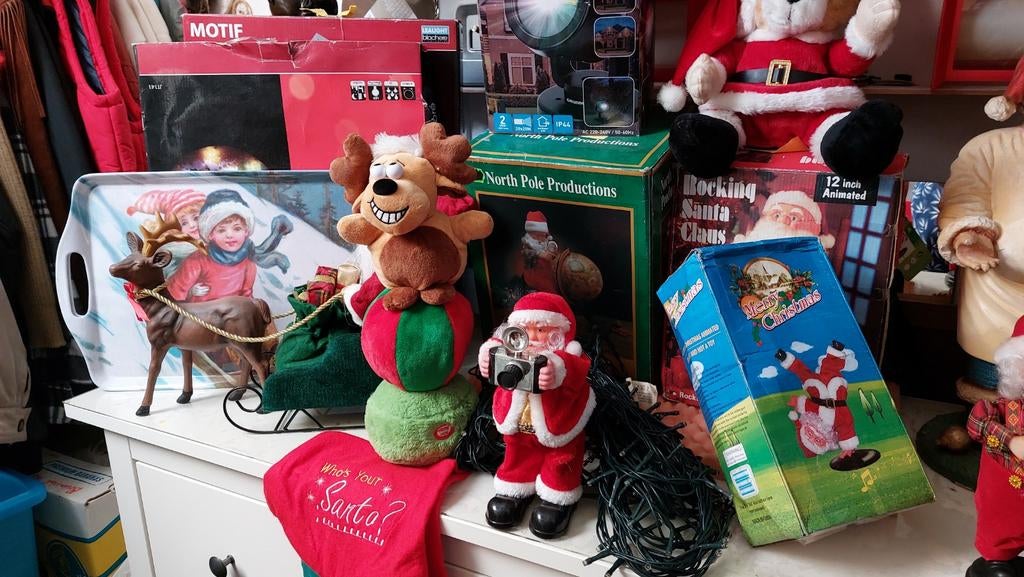 Veel  kerstspullen, kerstmannen,  kerstberen , verlichting, Diversen, Kerst, Ophalen