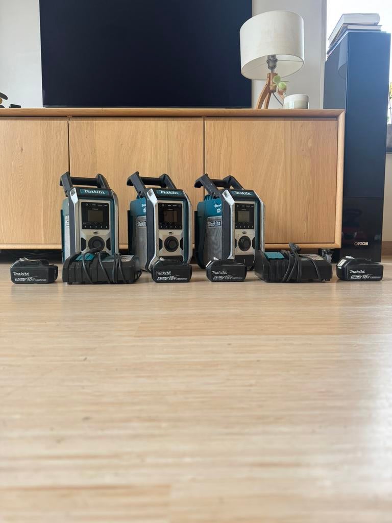 Makita bouwradio’s/radio’s met accu’s en opladers, Ophalen of Verzenden, Zo goed als nieuw, Bouwradio