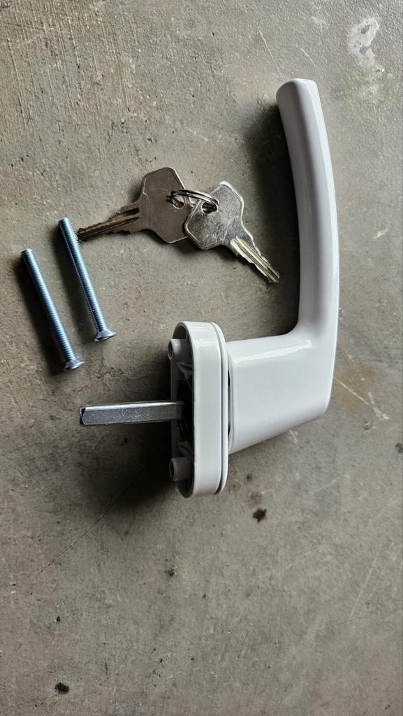 Witte Deurkrukken met Sleutel - Nieuw, Ophalen of Verzenden, Nieuw, Overige materialen, Klink of Kruk