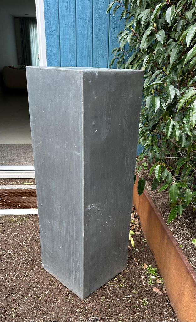 Menno Kroon Zinken zuil, Tuin en Terras, Bloembakken en Plantenbakken, Ophalen of Verzenden, Zo goed als nieuw, Rond, Metaal