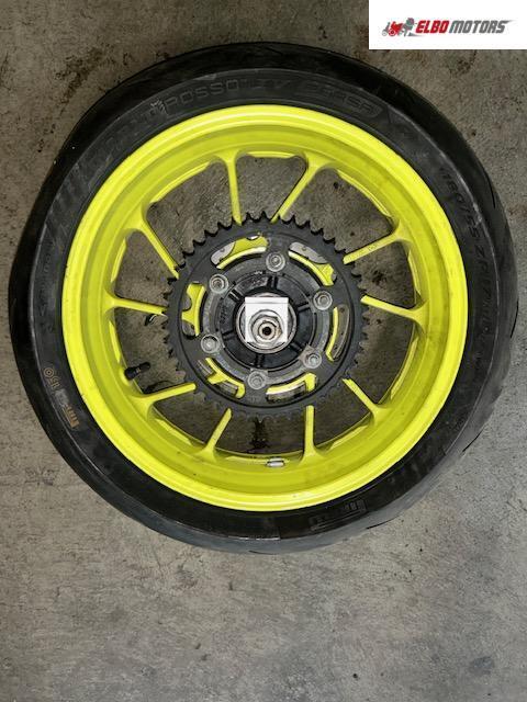 Achtervelg YAMAHA MT 09 MT 07 GEEL PIRELLI BAND, Motoren, Gebruikt, Ophalen of Verzenden