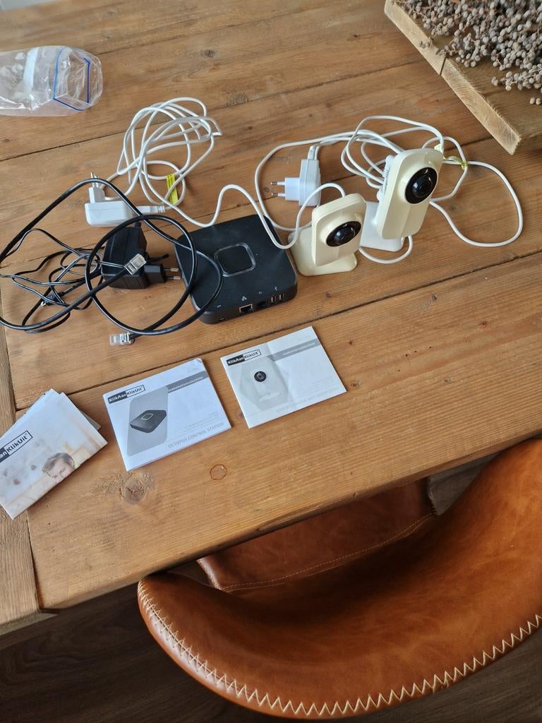 2 Camera's met control station (klik aan klik uit), Ophalen of Verzenden, Gebruikt, Binnencamera