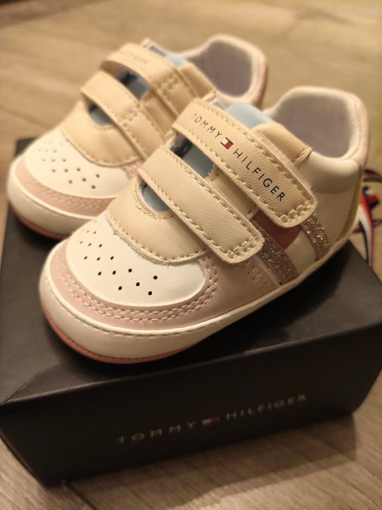 Tommy Hilfiger baby schoen flag low cut velcro shoe roze 19, Kinderen en Baby's, Ophalen of Verzenden, Nieuw, Meisje, Schoentjes