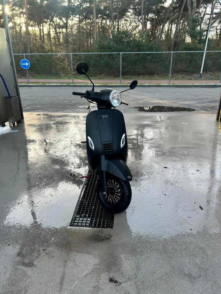 Djjd scooter, Fietsen en Brommers, Snorfietsen en Snorscooters, Ophalen, Zo goed als nieuw, Benzine, Overige merken