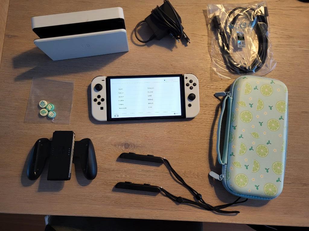 Nintendo Switch OLED – met SD-kaart & accessoires, Ophalen, Online, Overige genres, 1 speler