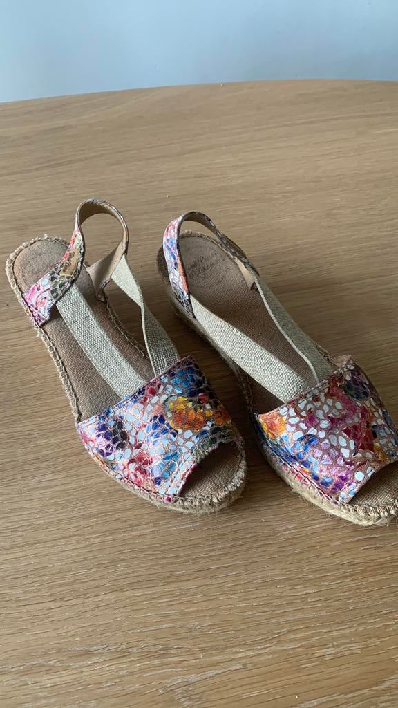 Vrolijke dames zomer peeptoes pumps maat 37, Ophalen of Verzenden, Zo goed als nieuw