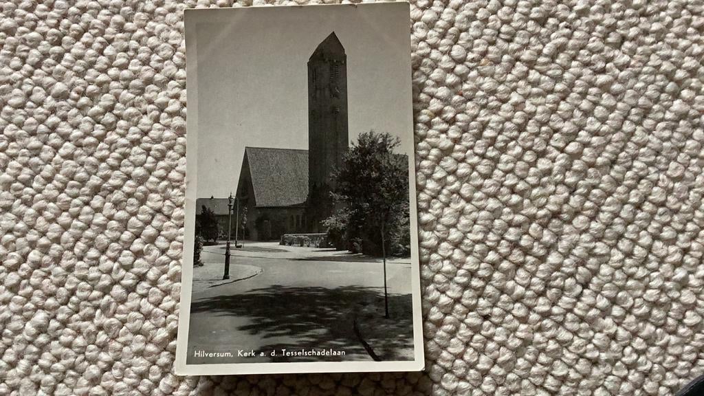Ansichtkaart Hilversum Tesselschadelaan Kerk 1951. 936, Ophalen of Verzenden, 1940 tot 1960, Gelopen, Noord-Holland