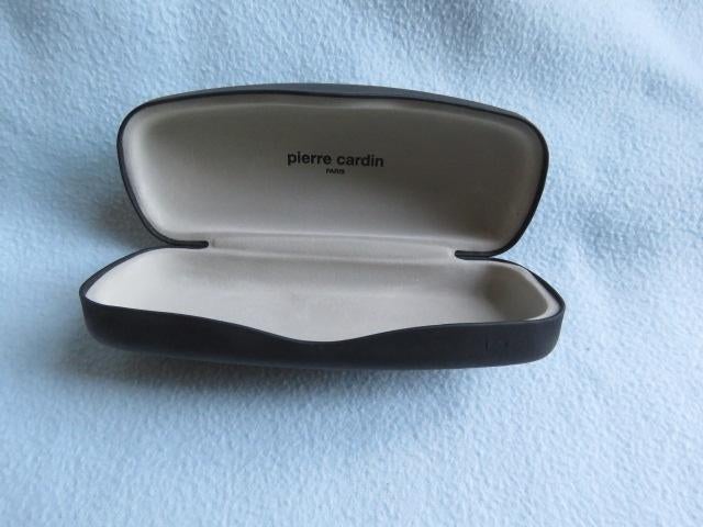 Stevige zwarte brillenkoker Pierre Cardin Paris, Ophalen of Verzenden, Zo goed als nieuw