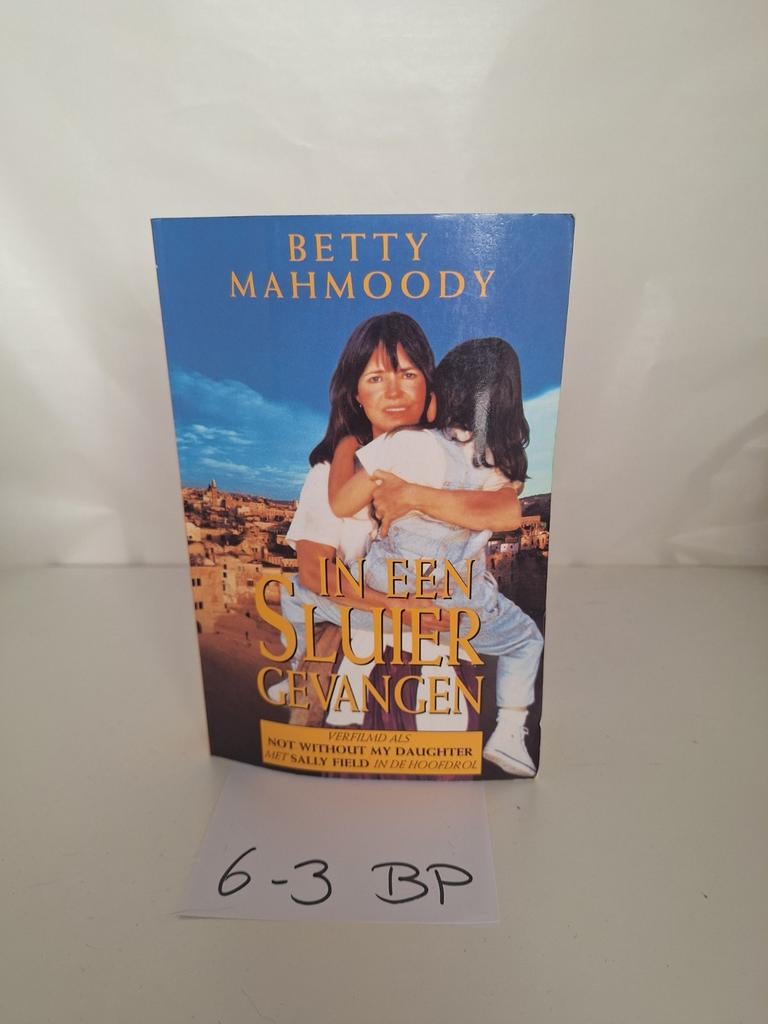 In een sluier gevangen - Betty Mahmoody, Boeken, Ophalen of Verzenden, Gelezen, Betty Mahmoody, Nederland