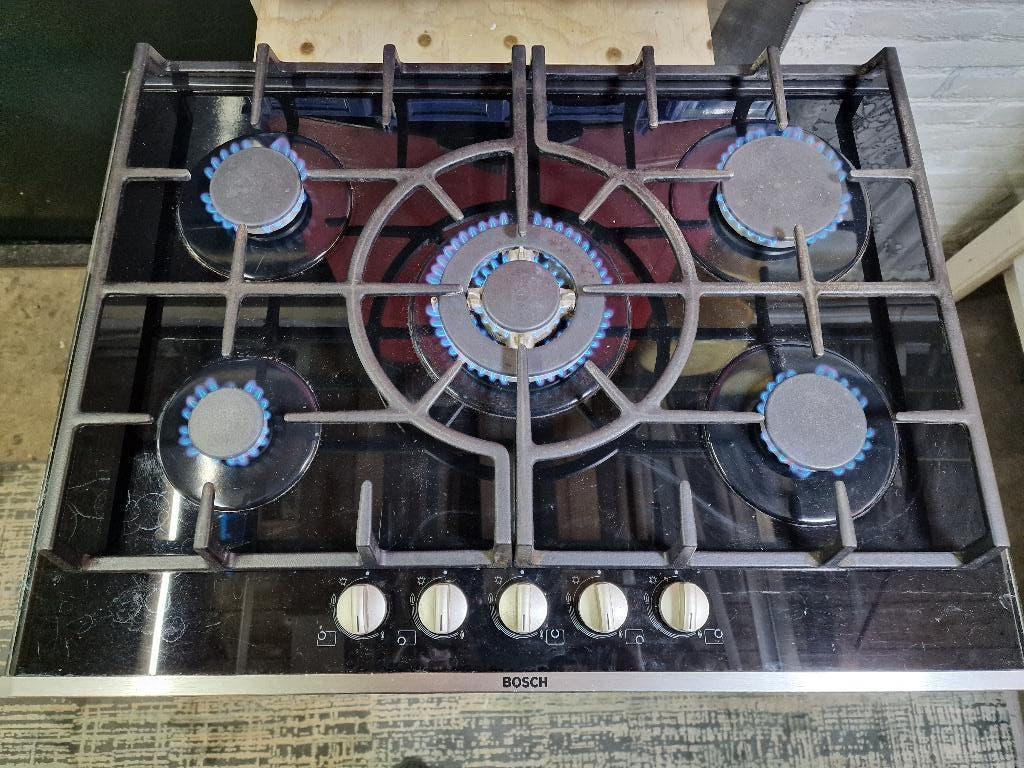 TE koop kookplaat BOSCH met wokbrander op butaan propaan, Verzenden, Zo goed als nieuw, Inbouw, Gas