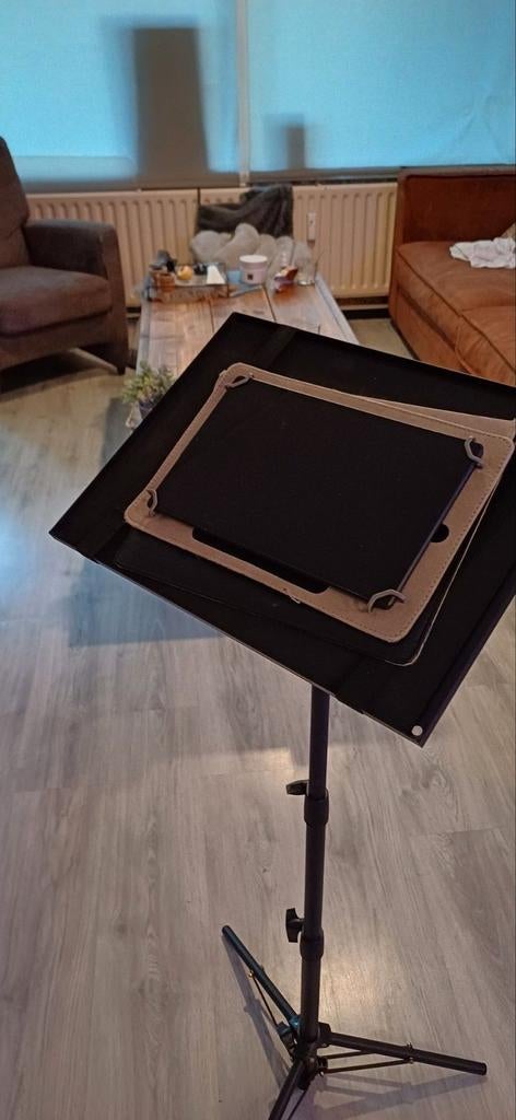 Tekoop standaard voor laptop en tablet en camera, Muziek en Instrumenten, Ophalen, Zo goed als nieuw