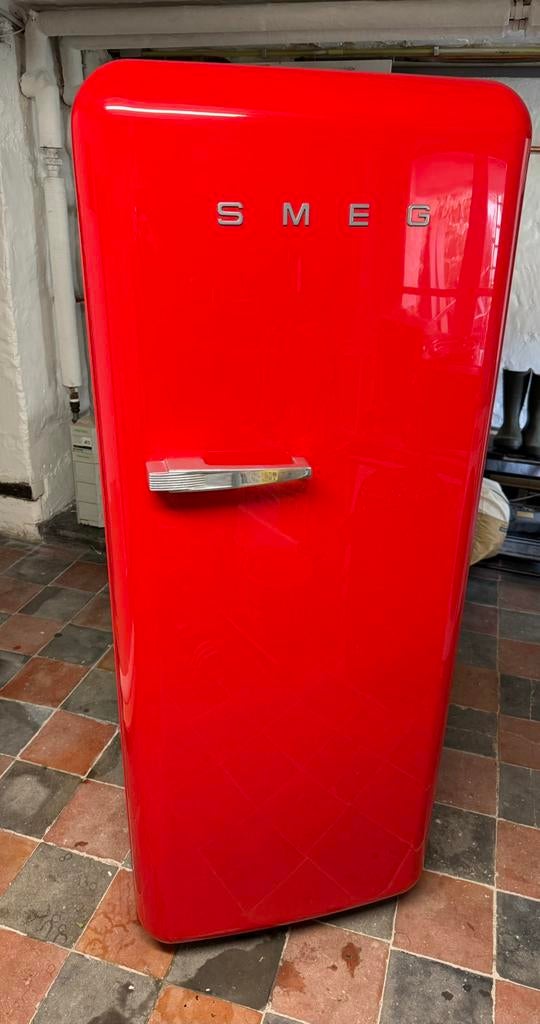 Smeg koelkast rood met vriesvak vrijstaand, Witgoed en Apparatuur, Ophalen, 200 liter of meer, 160 cm of meer, Zo goed als nieuw