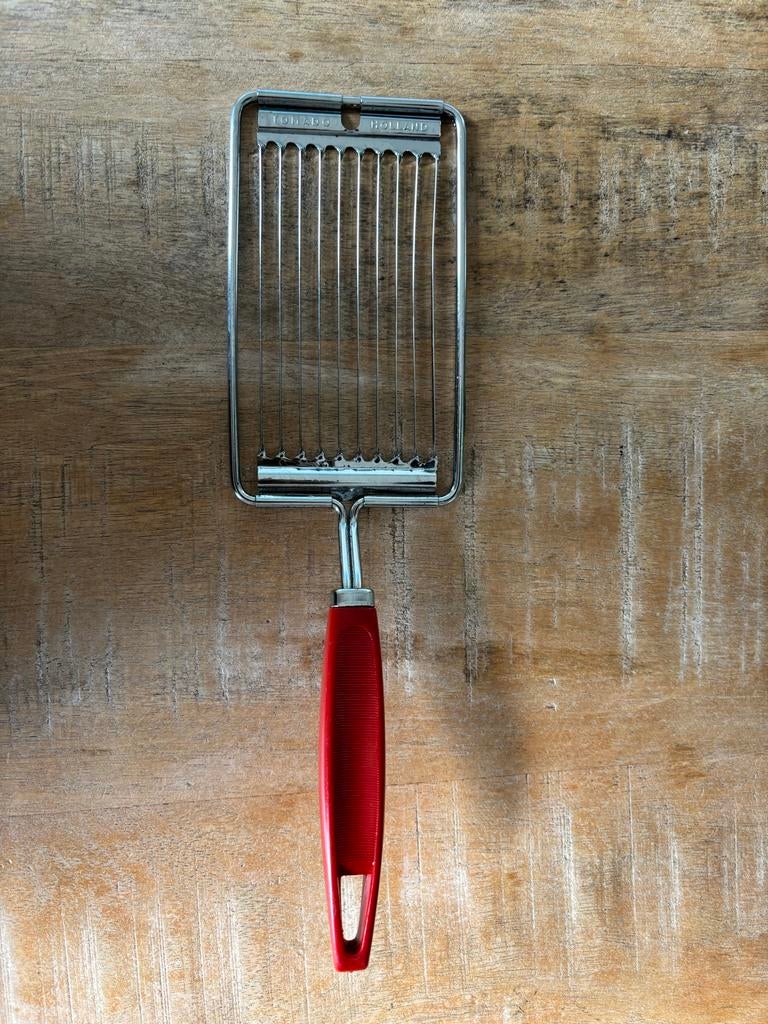 Tomado vintage Holland tomaten snijder met rood handvat, Ophalen of Verzenden, Gebruikt