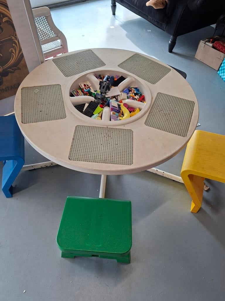 Lego speeltafel met opbergruimte en stoeltjes, Ophalen