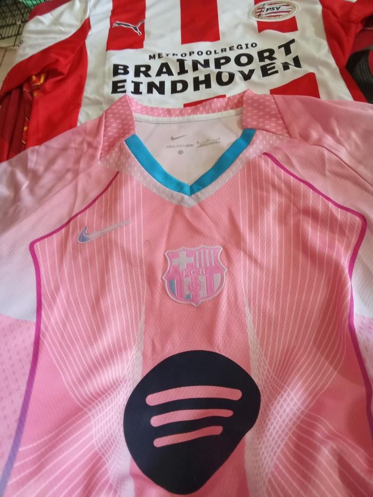 Voetbalshirts maten s/m.3 stuks, Ophalen of Verzenden, Nieuw, Shirt