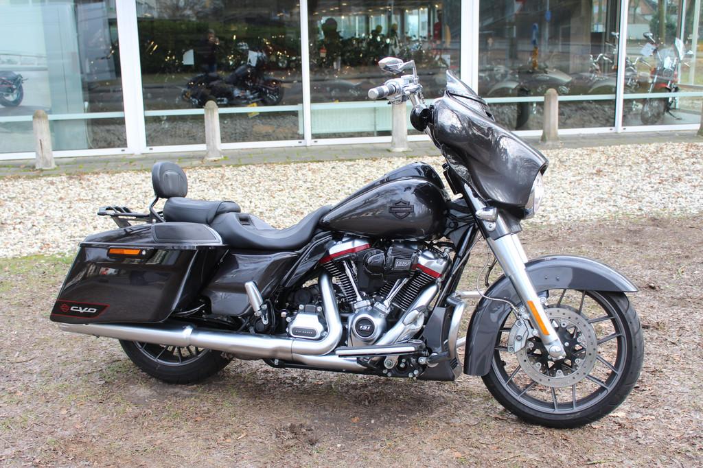 Harley-Davidson Street Glide (bj 2021), Motoren, Motoren | Harley-Davidson, Chopper, Bedrijf, 1923 cc, Meer dan 35 kW