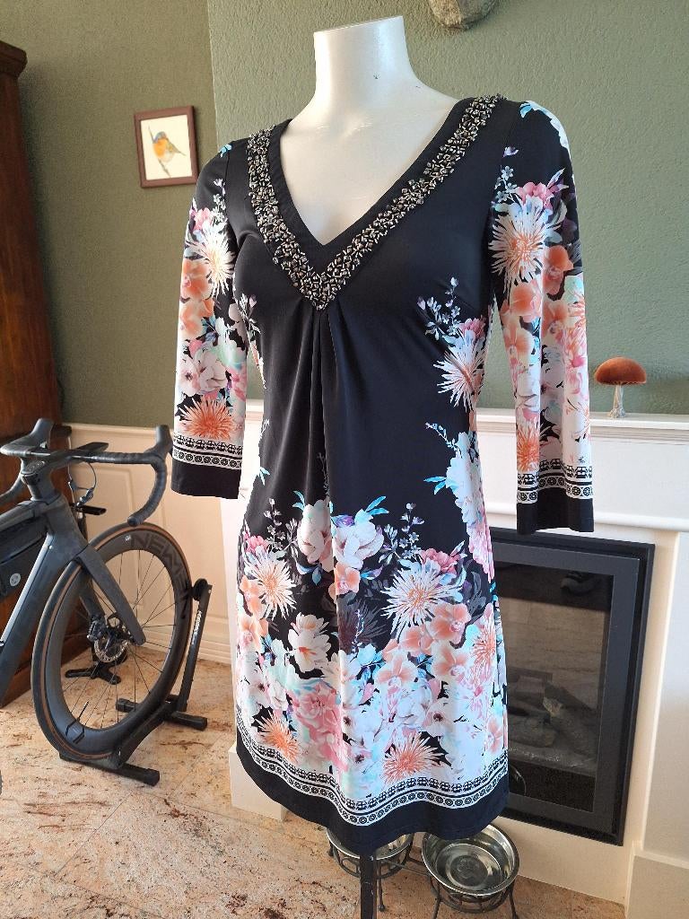 K-Design K Design zwart met bloemen jurk S, Kleding | Dames, K-design, Verzenden, Zwart, Knielengte