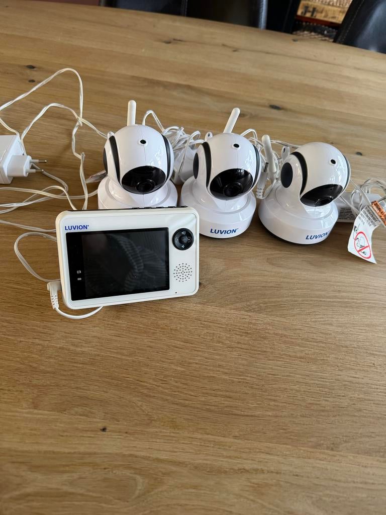 Luvion Essential babyfoon met 3 camera's, Ophalen, Gebruikt, 100 tot 250 meter, Camera